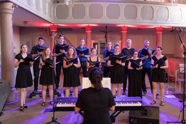 Zehn Jahre Mixed Modern Voices: Konzertpremiere begeistert Publikum und wird zum stimmungsvollen Jubiläumsfest